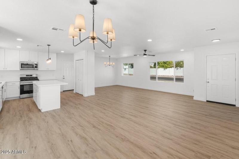 6610 N 15th Ave-7 Large