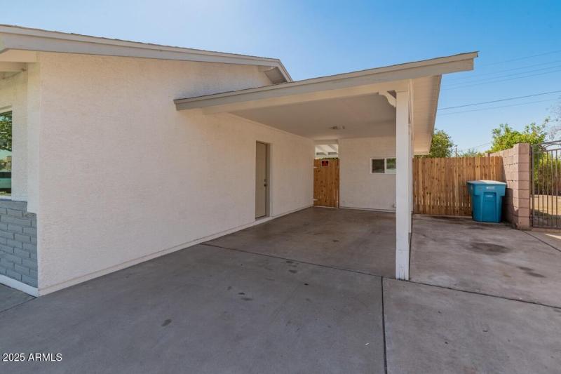 6610 N 15th Ave-35 Large