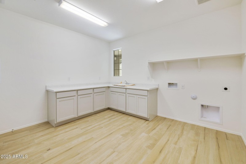 SUPERSIZED LAUNDRY ROOM