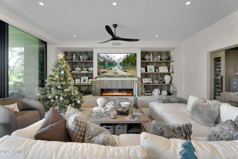 7-web-or-mls-Phoenician Blvd-8