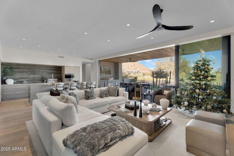 9-web-or-mls-Phoenician Blvd-7