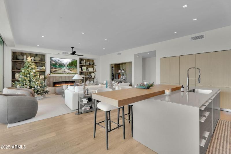 10-web-or-mls-Phoenician Blvd-10