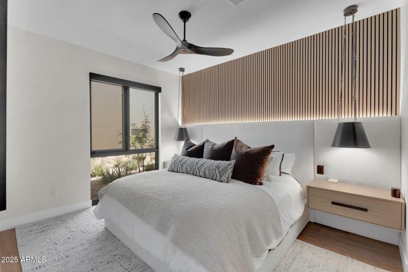 22-web-or-mls-Phoenician Blvd-18