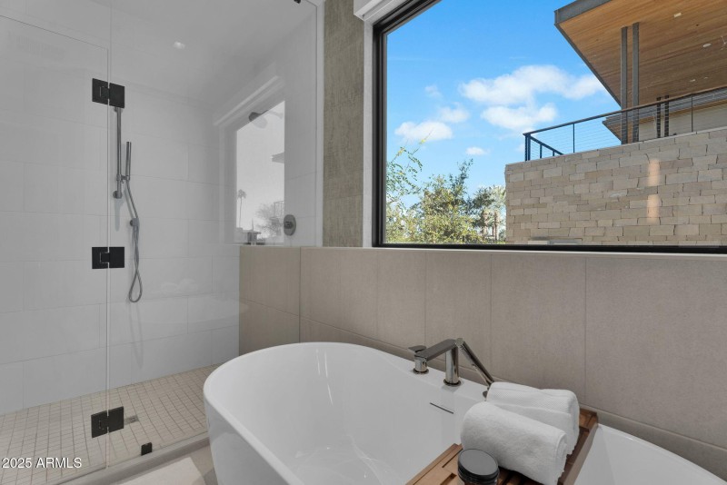 27-web-or-mls-Phoenician Blvd-32