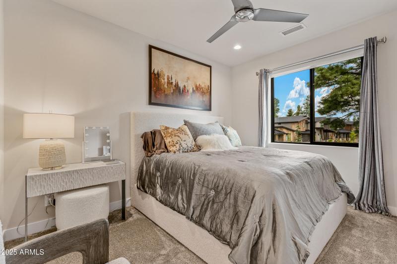 1810 E Magnolia Dr-33