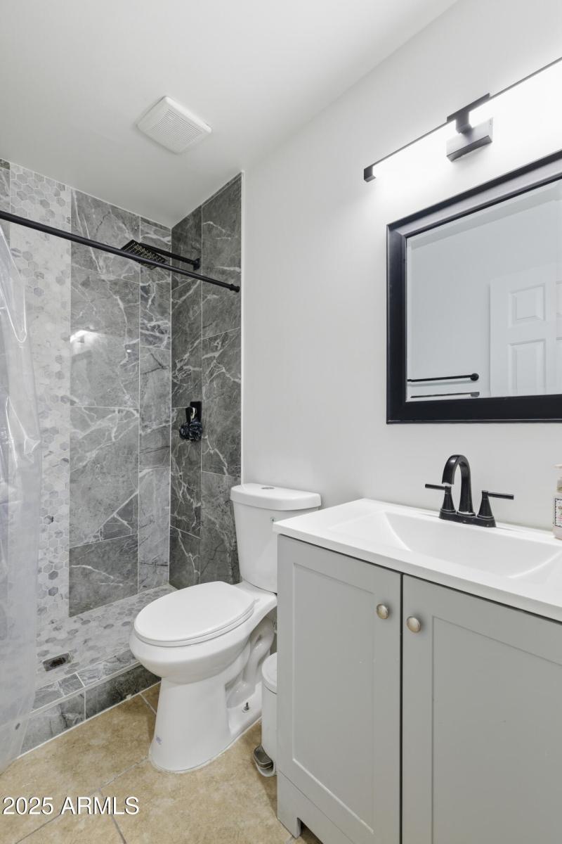 13-10428_W_Calle_de_Plata_14