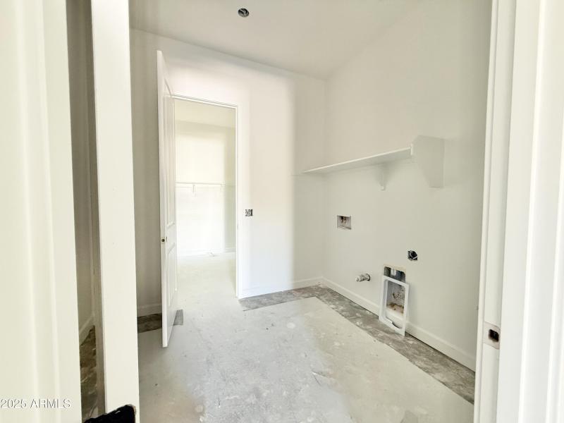 07 Laundry with pass-through door to pri