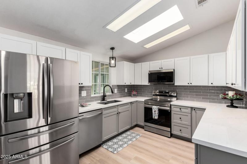 3301 S Goldfield Rd 2006