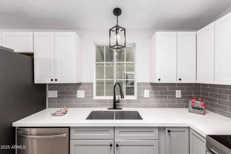 3301 S Goldfield Rd 2006