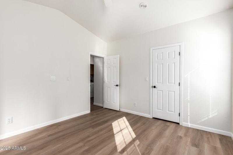 3301 S Goldfield Rd 2006