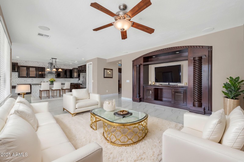 mls_13611 W Merrell St VS 1