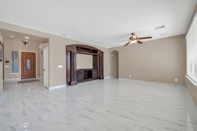 mls_13611 W Merrell St-10