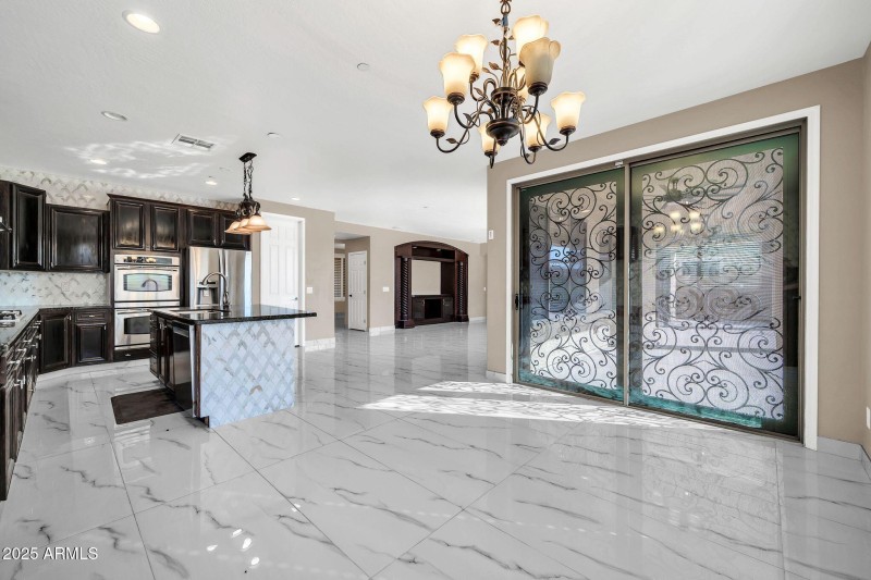 mls_13611 W Merrell St-19