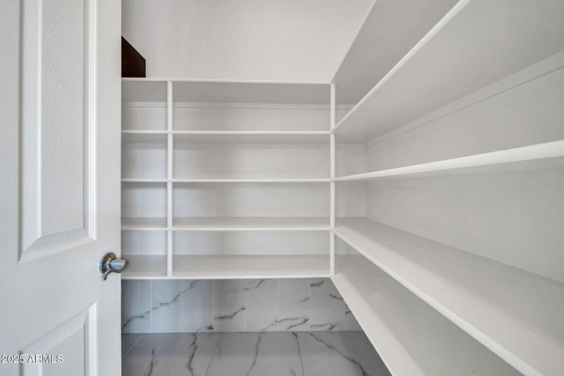 mls_13611 W Merrell St-17