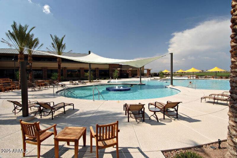 8.OUTDOOR POOL (2)