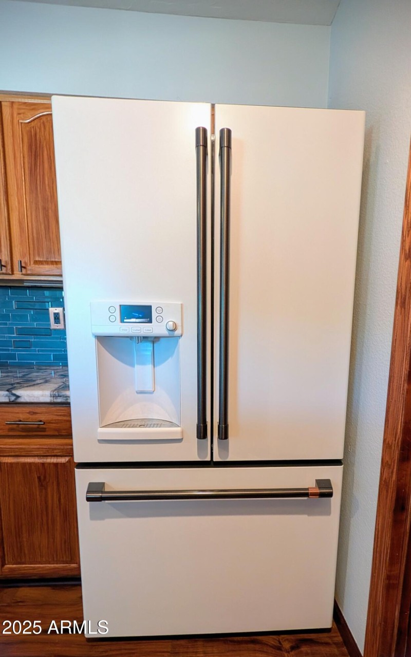 PXL_20251209_214300387~3