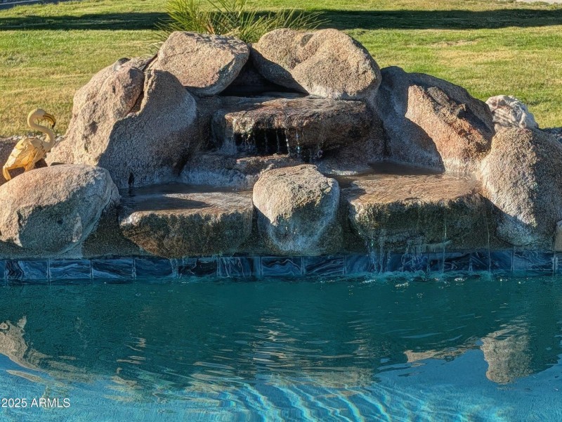 PXL_20251209_221610987~2