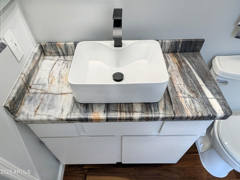 PXL_20251209_223205024~2