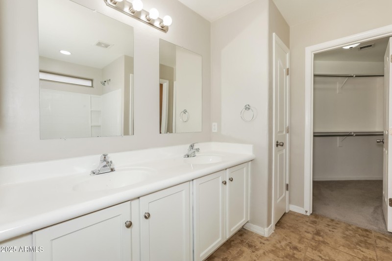 014-photo-main-bathroom-14979949