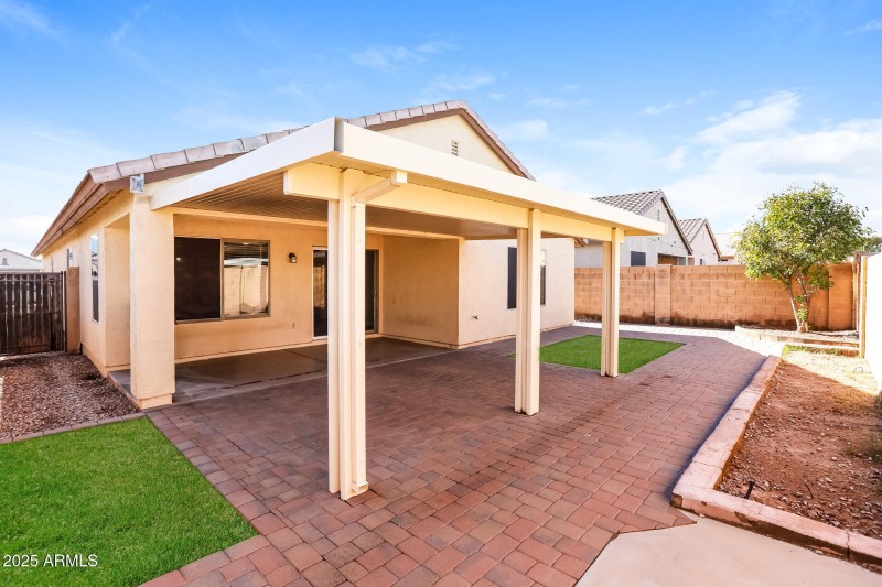 019-photo-rear-view-14979956