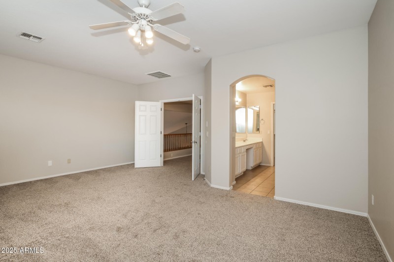 012-photo-main-bedroom-15003474