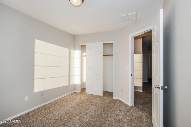 018-photo-bedroom-15003472