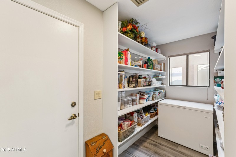 WALK IN PANTRY