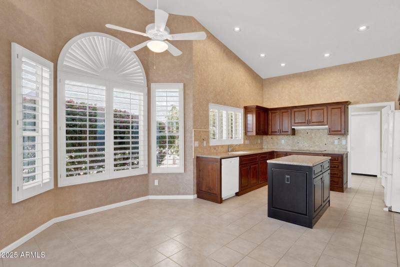 13-web-or-mls-15666 W Fairmount Ave-20