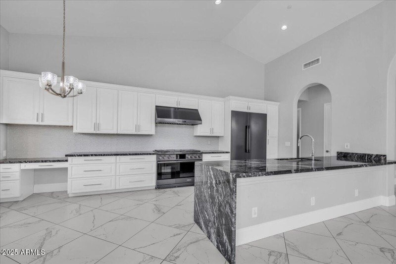 26-9606_N_117th_St17