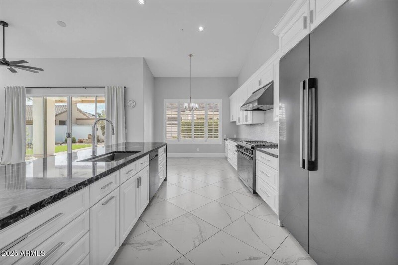 23-9606_N_117th_St14