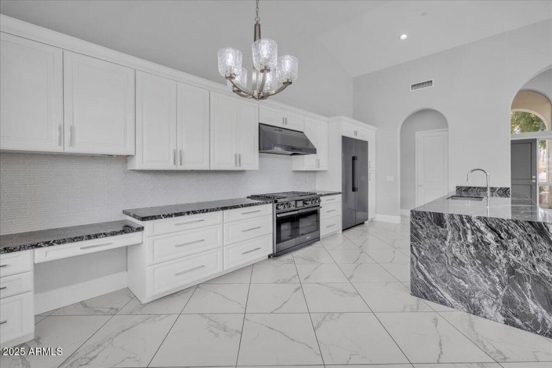 28-9606_N_117th_St19