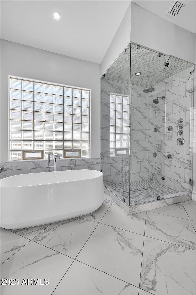 22-9606_N_117th_St13