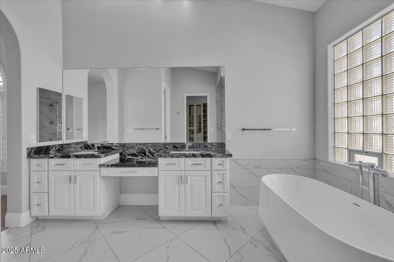 21-9606_N_117th_St12