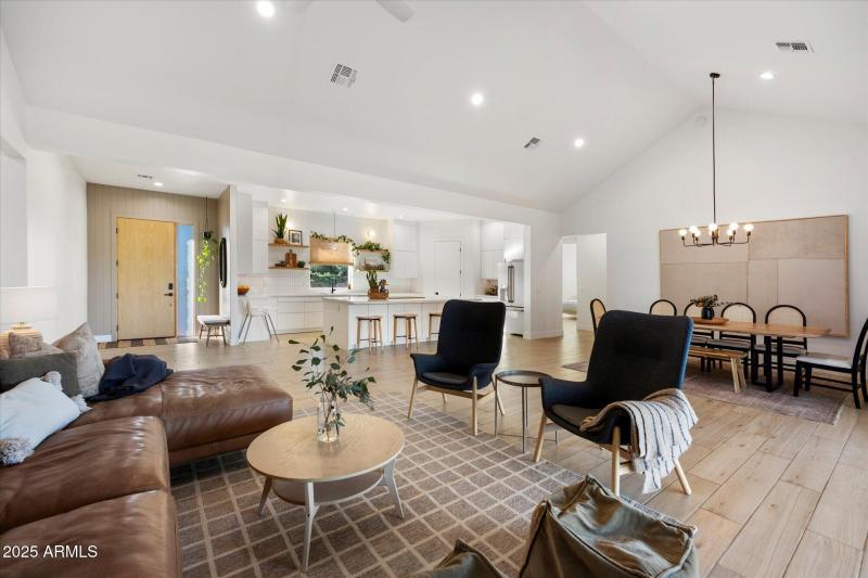 Kitchen & Living/Dining