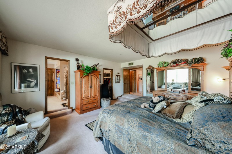 ELEGANT PRIMARY BEDROOM ASTER