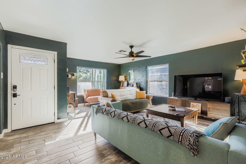 2210 E Cambridge Ave - Web Quality - 003