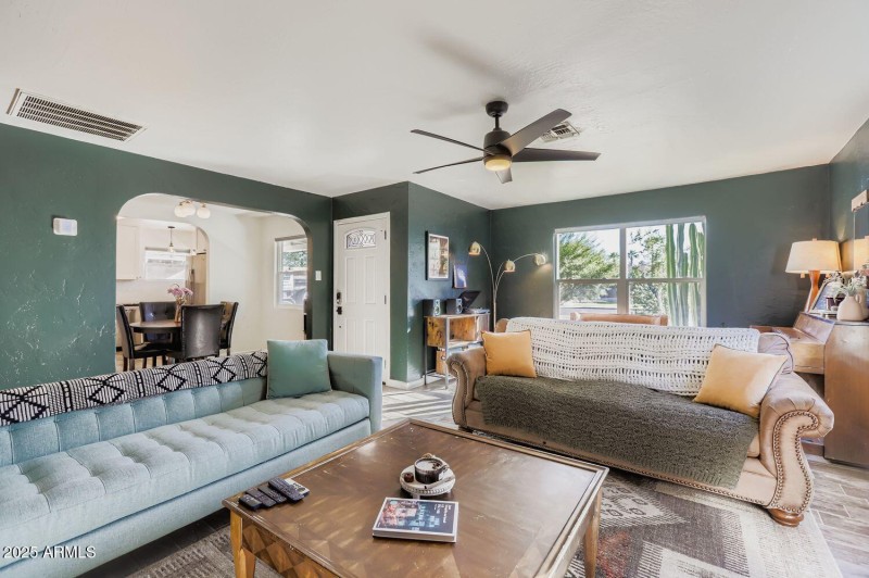 2210 E Cambridge Ave - Web Quality - 004