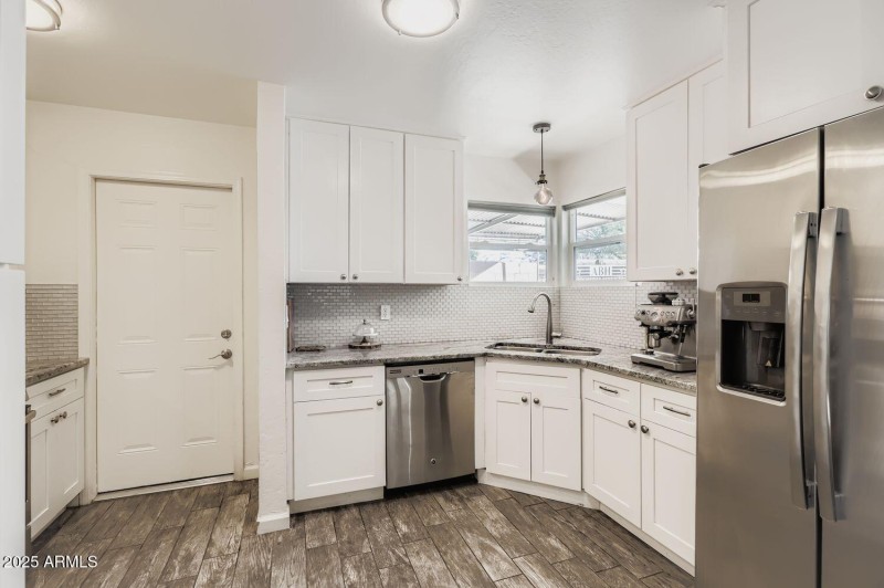 2210 E Cambridge Ave - Web Quality - 007