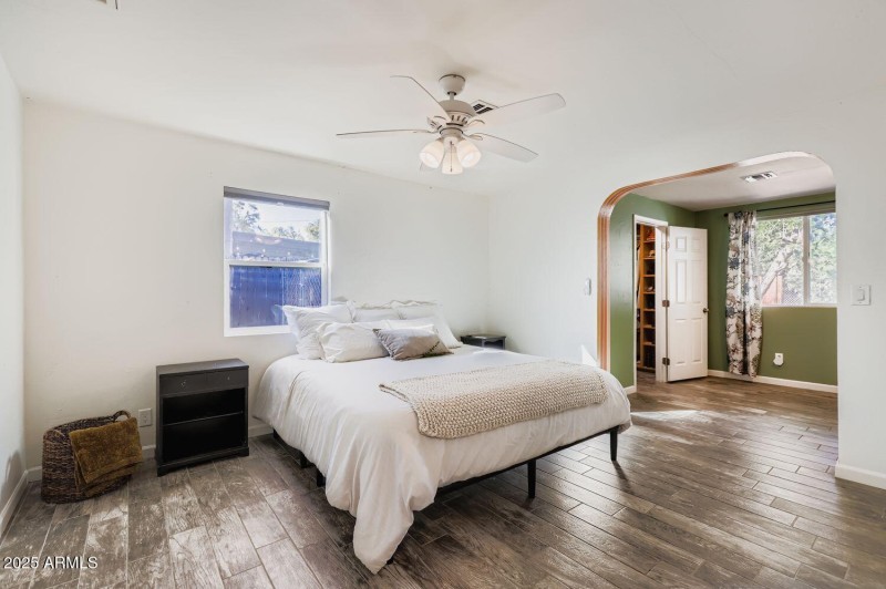 2210 E Cambridge Ave - Web Quality - 009