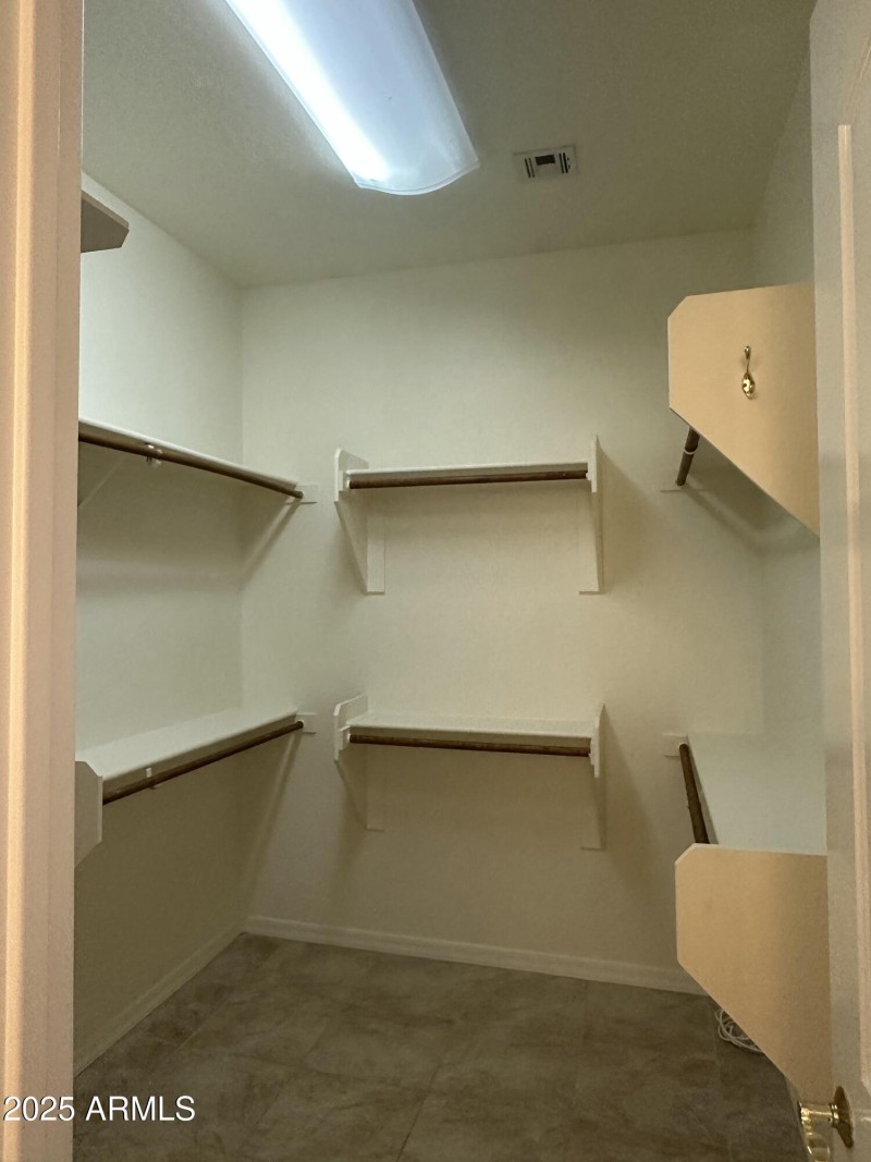 5698CCE9-74C2-4F61-8B8F-4F69C3256940