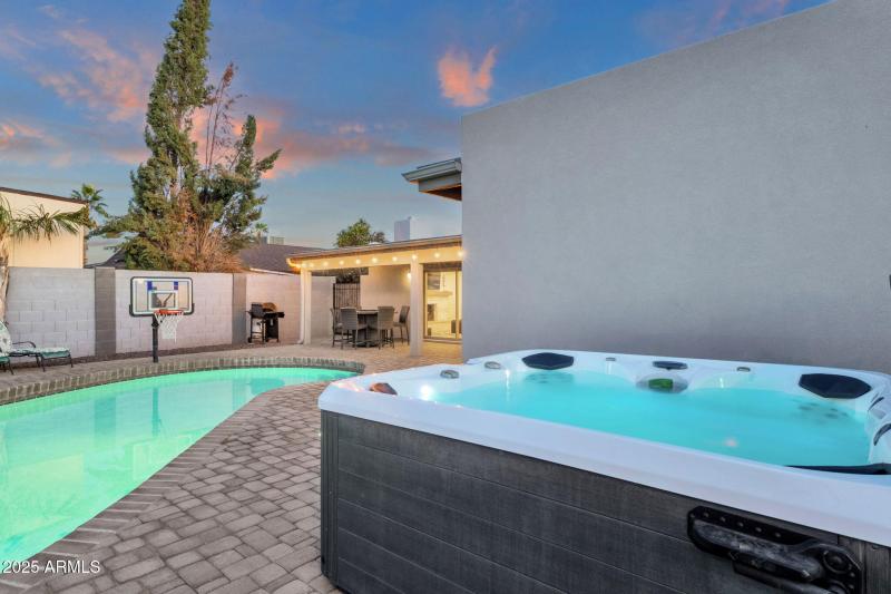 50-web-or-mls-5210-e-karen-dr