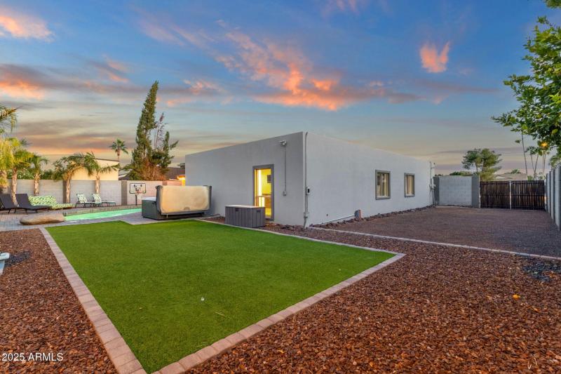 52-web-or-mls-5210-e-karen-dr