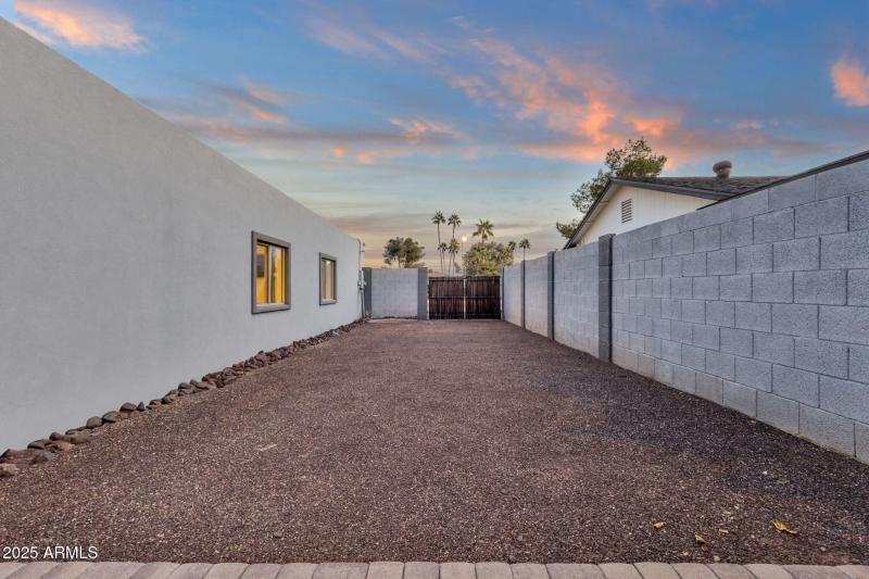 54-web-or-mls-5210-e-karen-dr