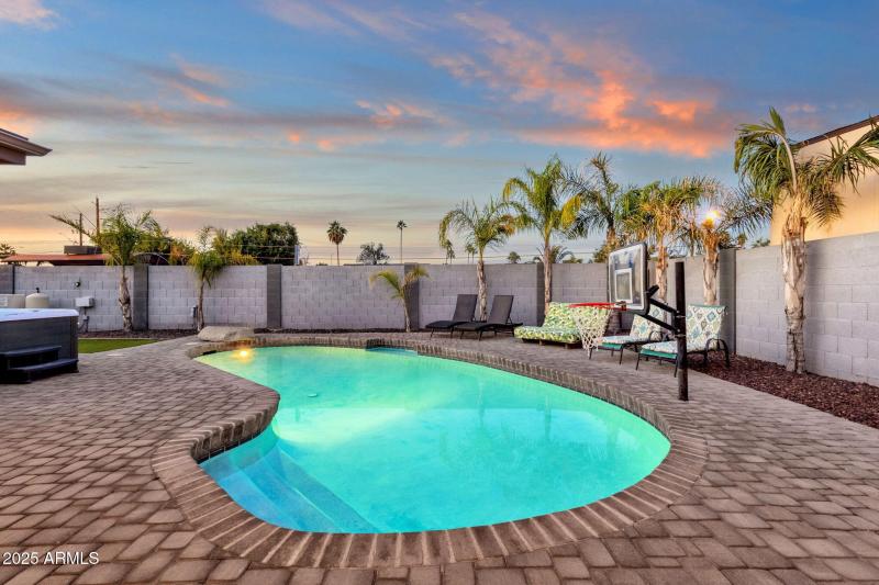 46-web-or-mls-5210-e-karen-dr