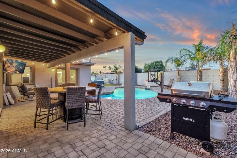 42-web-or-mls-5210-e-karen-dr