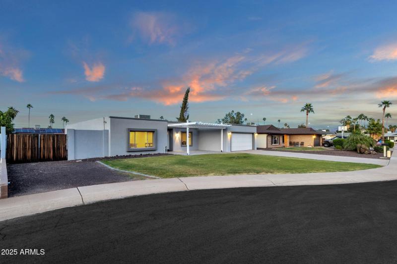 1-web-or-mls-5210-e-karen-dr