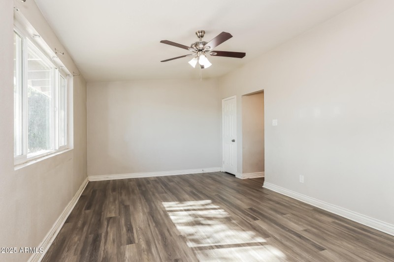 004-photo-living-room-15003325