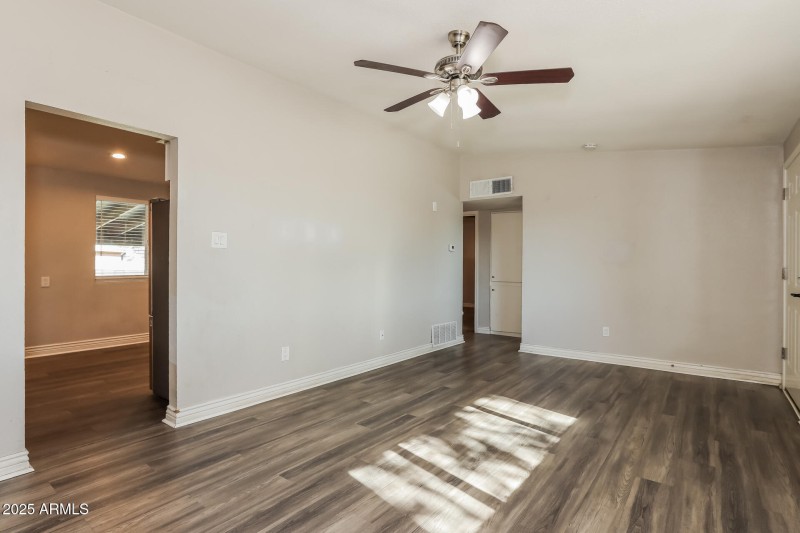 005-photo-living-room-15003326