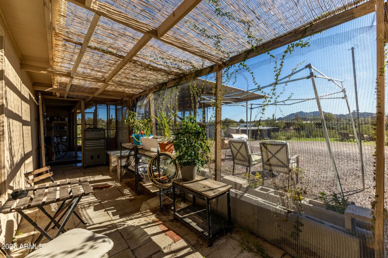 48822 N ROUGHRIDER RD