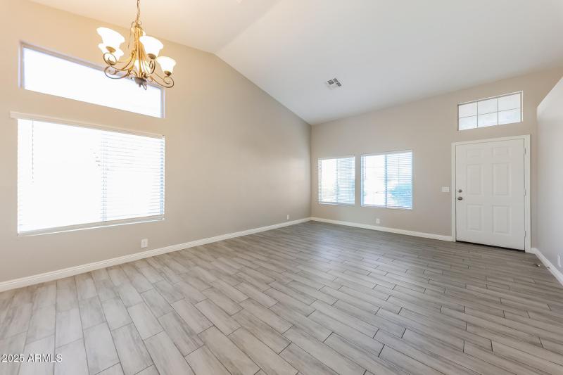 003-photo-living-room-14979750